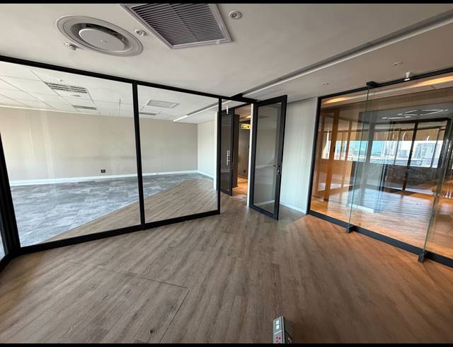 89M² BUILDING TO LET IN CAPE TOWN CITY CENTRE